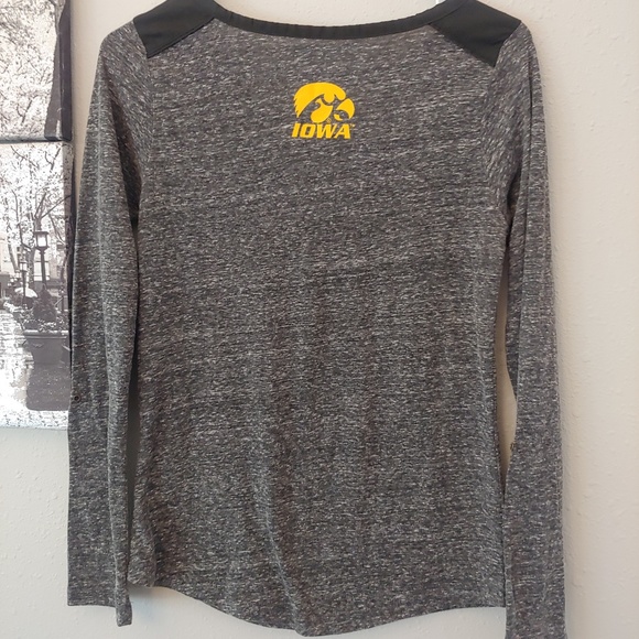 Iowa Hawkeyes Women's Top Small Pressbox Royce - Picture 4 of 5